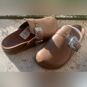 SCHUTZ Tan Leather Clogs with Silver Buckles